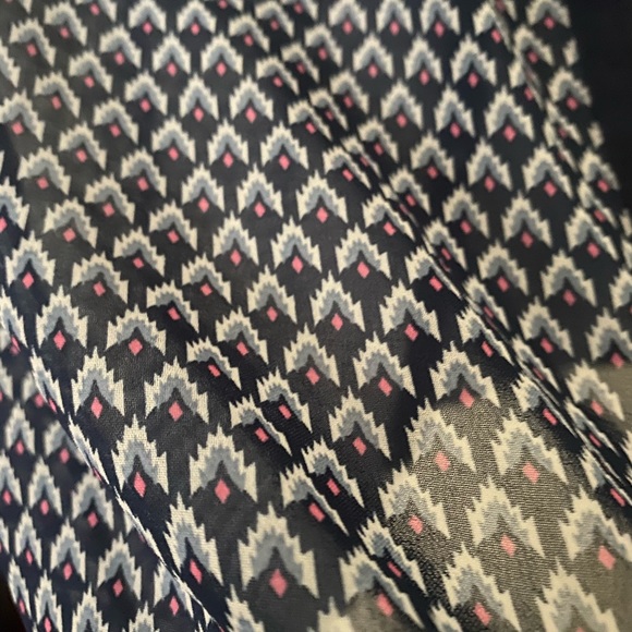 Sheer print top - Picture 2 of 3